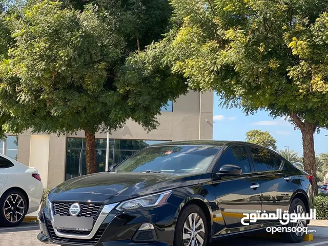 نيسان التيما موديل 2020 لون اسود بحالة ممتازة وارد امريكا وقابلة للتصدير الى عمان