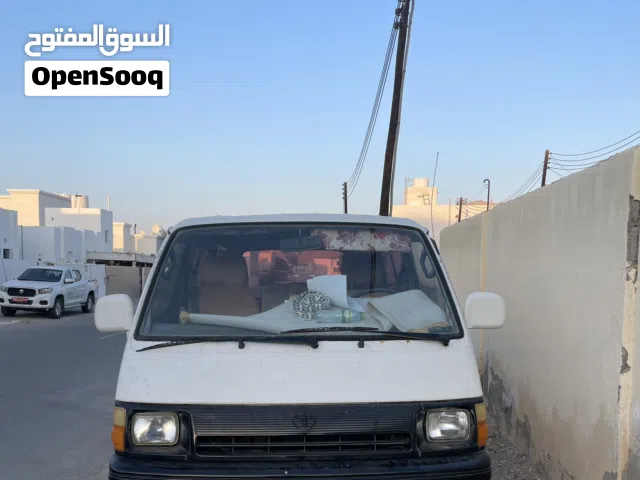 تويوتا هايس 1998 بأمانة خليجية مع قياس محرك 500-999 سي سي وسقف داخلي مريح