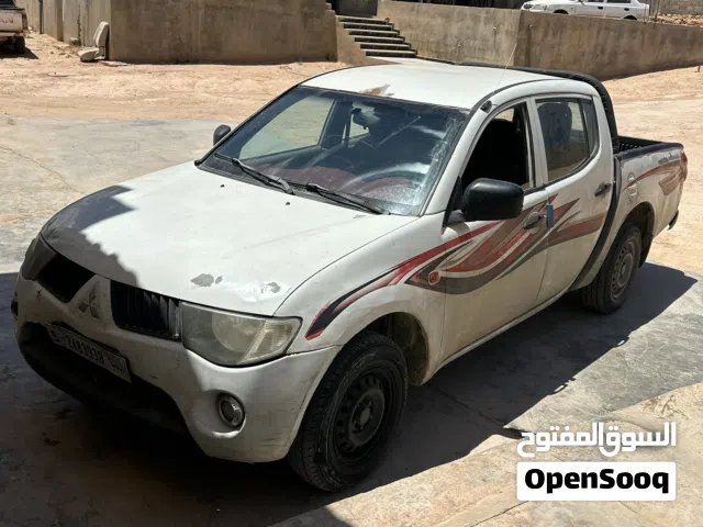 2008 ميتسوبيشي L200 Standard