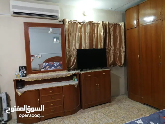 غرفه نوم صاج داخل وخارج نضيفه تحتاج فقط صبغ