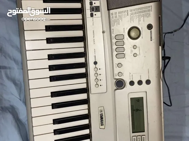للبيع بيانو كهربائي شركة ياماها psr اللون رصاصي