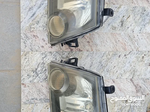 انارات امامية نيسان اكستيرا 2008
