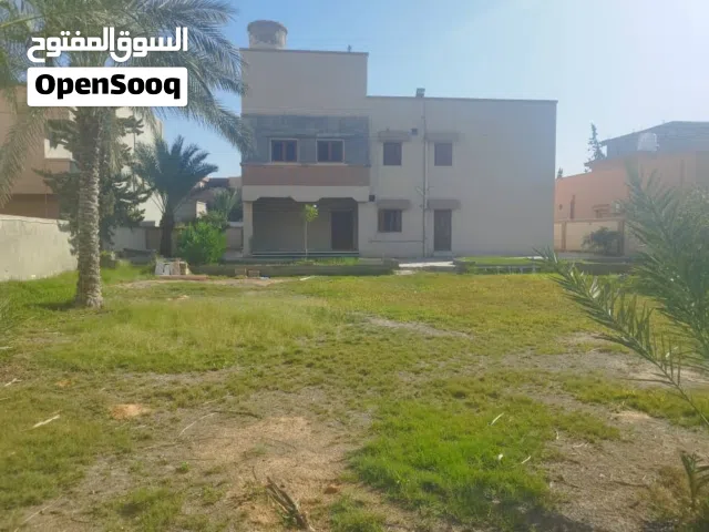 ارض سكنية للبيع في عرادة بالاشهر مساحة الارض 1450 متر من ضمنها ارض 600 متر فاضية للبيع كذلك