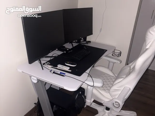 Gaming devo white table