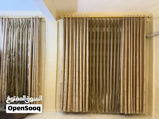 للبيع برادي ثنتين مع طاوله في الكرك بسعر 60دينار