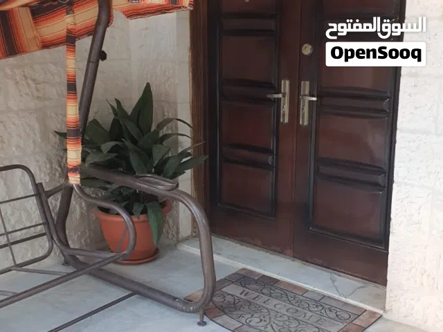 مطلوب شقه فارغه حديثه للايجار السنوي   في عمان الغربيه يفضل الرابيه