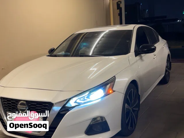 2021 نيسان التيما SR
