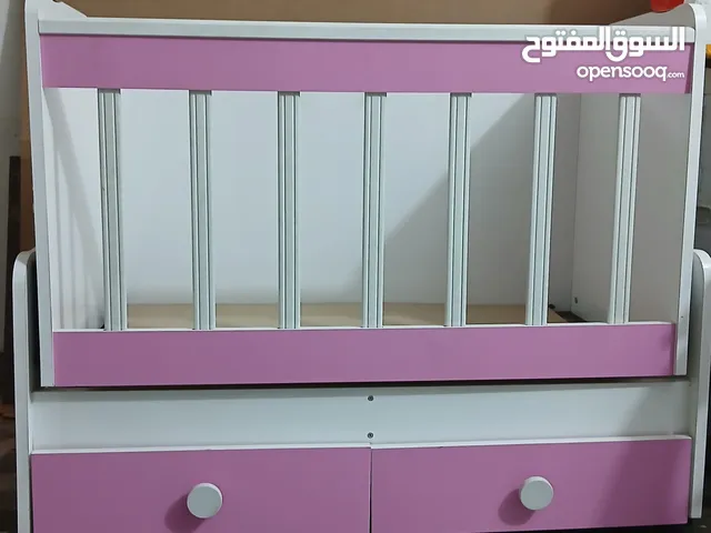 سرير هزاز للبيع استعمال جدا قليل نظيف اخو الجديد مكان بغداد حي القاهرة