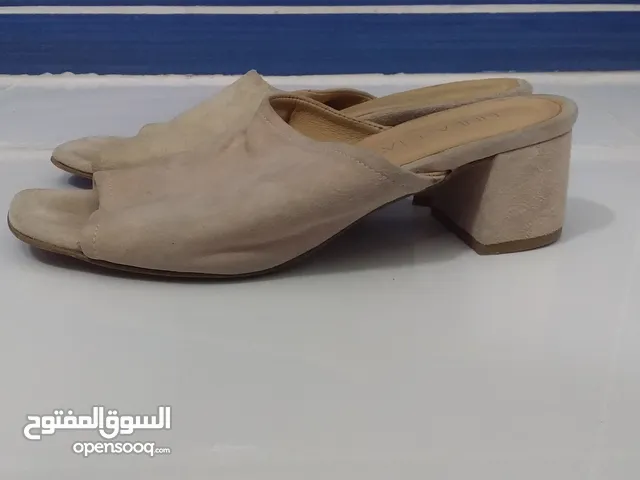 Pink With Heels in Irbid