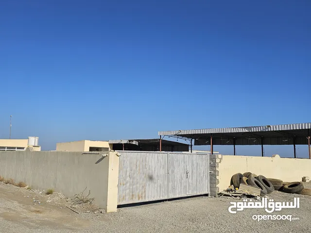 أرض صناعية مخزن أو مصنع او جراج مساحتها التقريبية 1200 متر