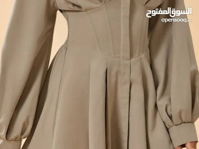 فستان أنيق بحالة ممتازة – شبه جديد
