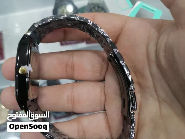 ساعة للبيع