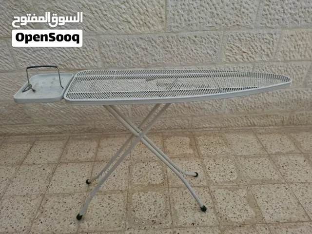 طاولة كوي قويه وعمليه بتصميم عملي قابل للطي في الزرقاء الجديده