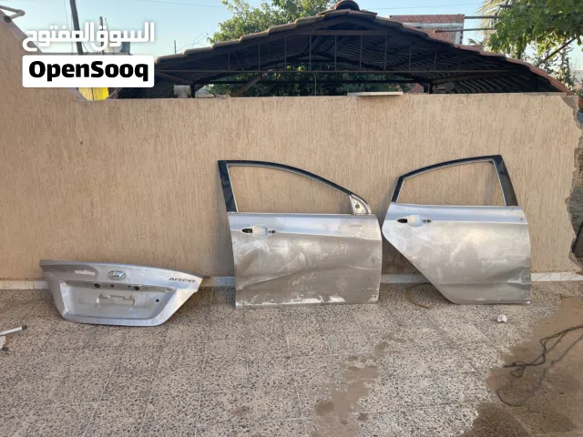 زوز بيبان اليمين الامامي والخلفي وكوفني خلفي للبيع اكسنت 2012
