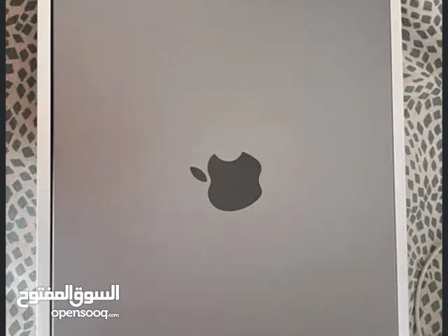 Mac book air M3 - with cracked screen and a few glitch lines