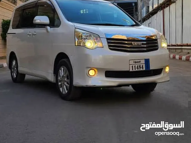 Used Toyota Sienna in Sana'a