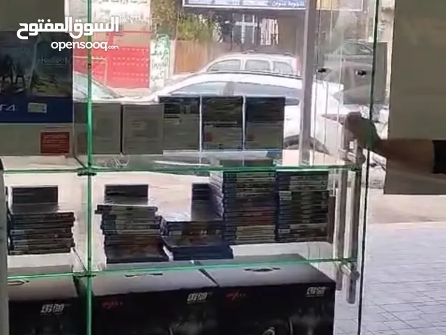 اثاث كامل لمحل اكسسوارات ومستلزمات اجهزة الحاسوب ، رفوف وخزائن وتعليق ، ورفوف سوكوريت