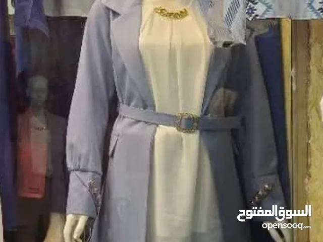 جكيت رسمي جديد للبيع جديد مستعمل مرا واحده و سبب البيع بحاجة الى مصاري لشراء بطاقة توجيهي