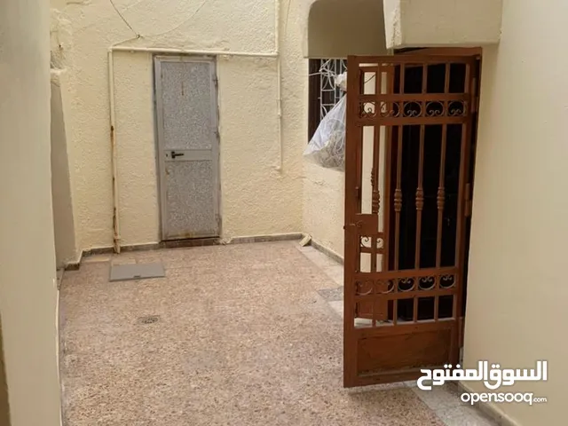 200 m2 4 Bedrooms Townhouse for Rent in Tripoli Souq Al-Juma'a