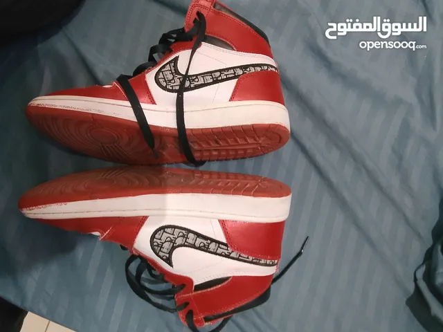 40 Sport Shoes in Amman