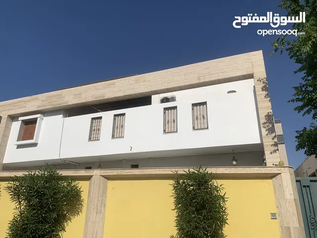 210 m2 More than 6 bedrooms Villa for Rent in Tripoli Abu Sittah
