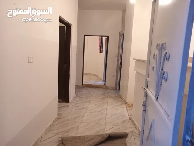 شقه للايجار مكانها سوق الجمعه طرابلس المساحه 100 100 متر