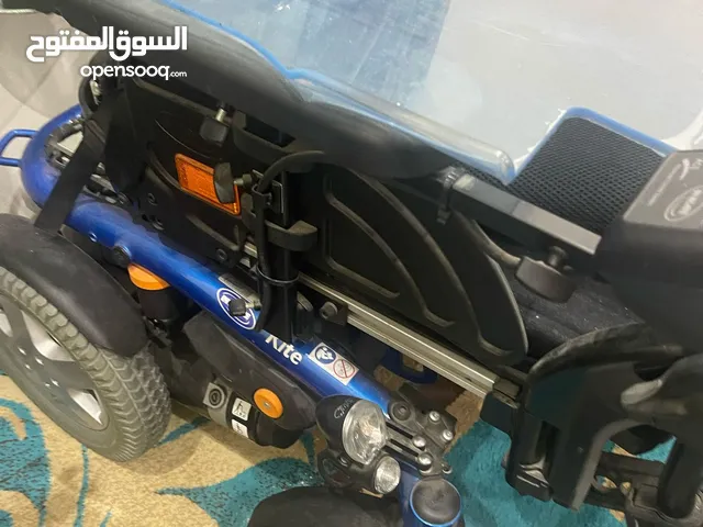 كرسي متحرك جديد لم يستعمل