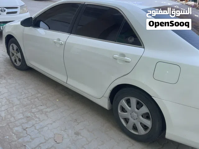 2012 تويوتا كامري LE