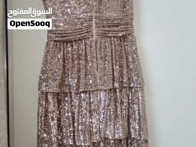 فستان سهره جميل ب الون الذهبي ب سعر مميز