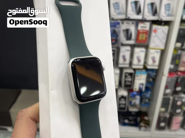 Apple watch se 44mm  مع كامل اغراضها والكرتونه وكاله شبه جديد بطاريه 100