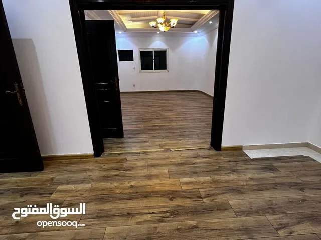 180 m2 5 Bedrooms Apartments for Rent in Jeddah Al Manar