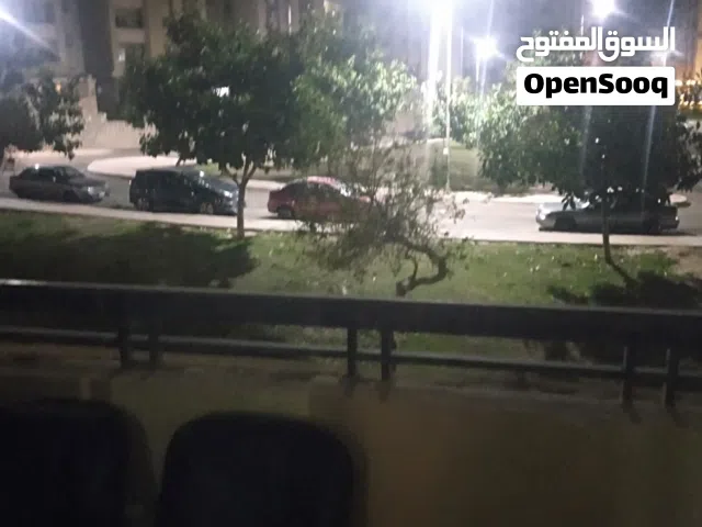 شقه للايجار مفروش في كمبوند جاردنيا سيتي مدينه نصر  جميع الخدمات مميزه جدا