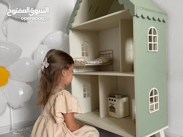 خزائن ومكتبات خشبية تصميم يدوي