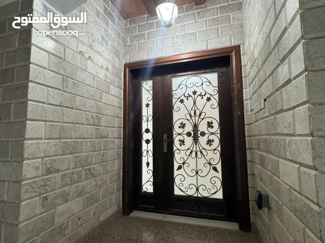 300 m2 5 Bedrooms Villa for Rent in Muscat Ansab