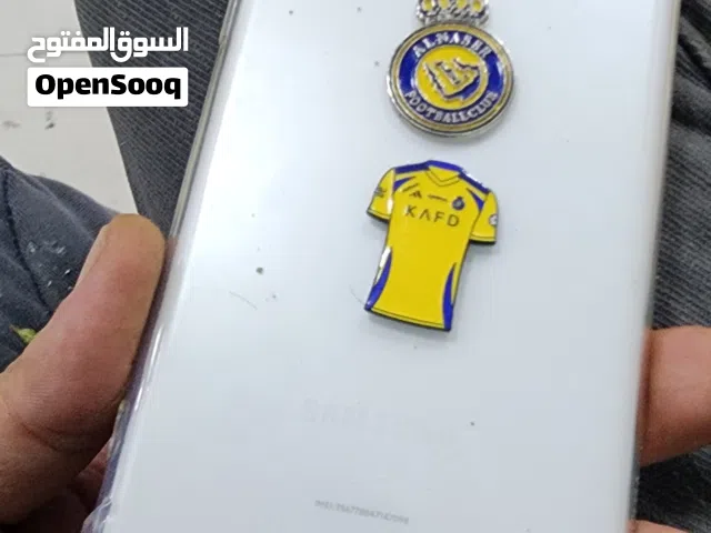 اس 22الترا نضيف بس فية نقطة بسيطة رسمي وعرطة