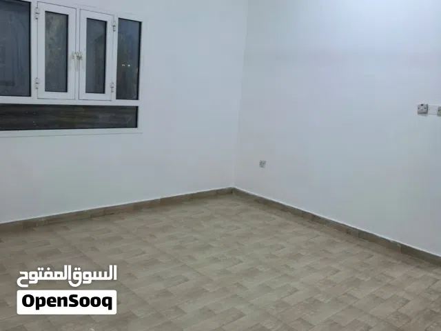 شقة طابق ارضي بحي السلام السابعة بالقرب من نستو