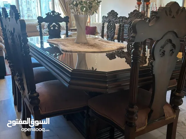 غرفة سفرة فاخرة للبيع (طاولة سفرة + بوفيه + فضية)