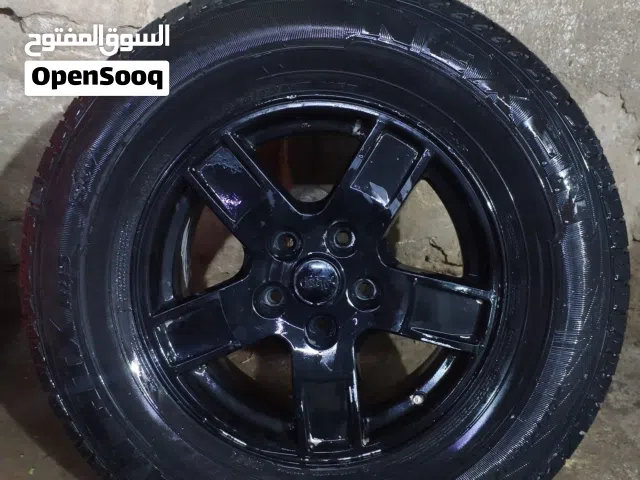 اطار مع رنك جيب رانكلر بحاله ممتازه جدا حجم 17