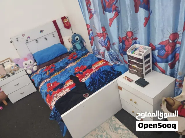 تخت مفرد كومدينا عدد 2 و تواليت بحاله جيده للبيع