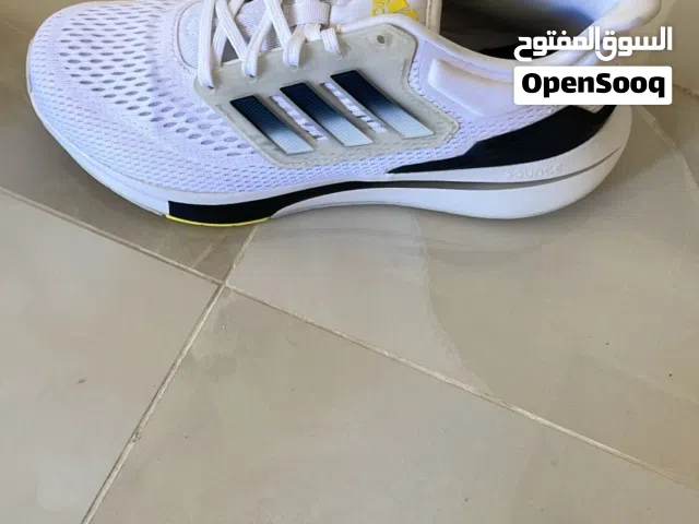 شوز عدد3 من اديداس اصلي بالكرتونه مش ستوكات
