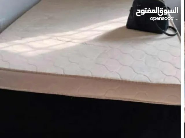 سرير للبيع نضيف استخدام قليل