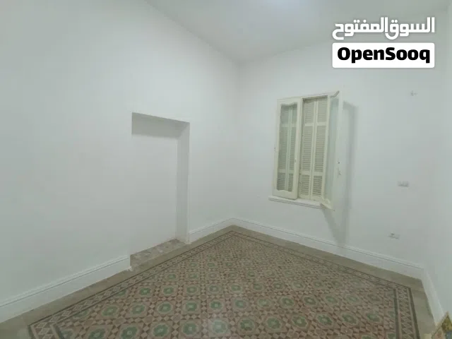 شقه . ارضيه . مدخل مستقل. تجاريه . سكنيه . بيع . بن عاشور.