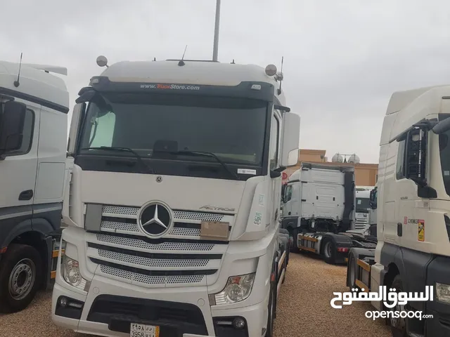 Hook Lift Mercedes Benz 2020 in Al Riyadh