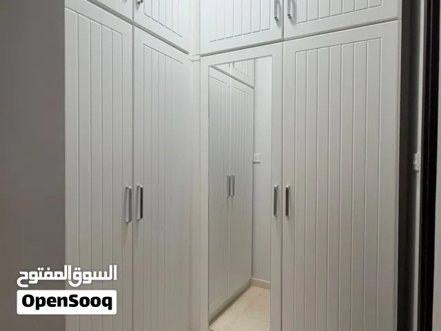 دولاب ركني كبير للتخزين (السعر قابل للتفاوض)