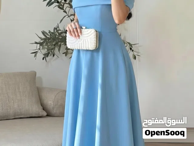 فستان كريب أجنبي مع كلوشة دبل صدر دق لولو مقاسين بلبس 36 لل46  الوان  سماوي زهر توتي ابيض اسود خمري