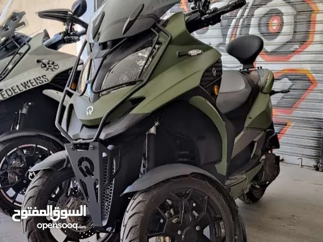 دراجة سكوتر كوادرو ثلاثية العجلات صناعة سويسرية محرك 350cc موديل 2019