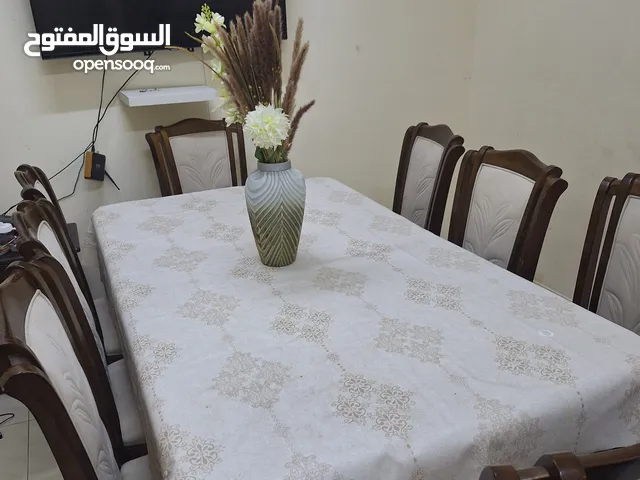 سفرة ثمانية اشخاص .استعمال خفيف .متينة ونظيفة