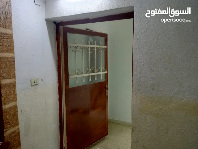 شقة أرضية عائلية للإيجار بسعر مناسب في منطقة سحاب في حي هادئ