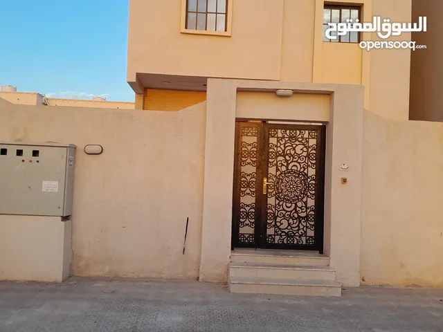 250 m2 4 Bedrooms Villa for Rent in Dhofar Salala