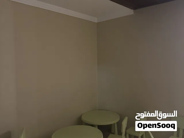 للبيع كراسي وطاولات أطفال